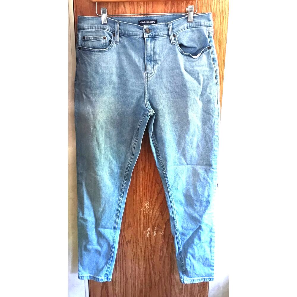 Calvin Klein Light Wash Slim Straight Leg Jeans Women 33" Sz 14 Casual Denim